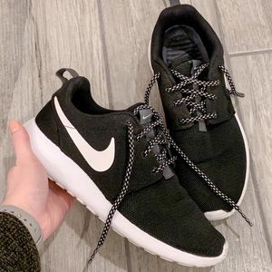 Nike Roshe Sneakers